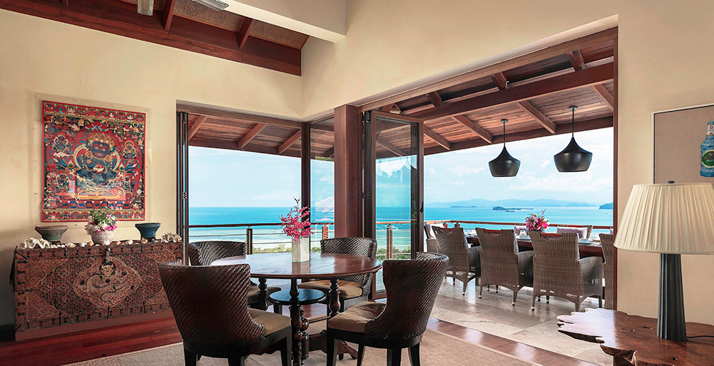 Villa Sila Varee - Cool dining area overlooking the ocean